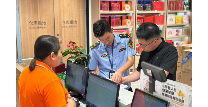 紧盯“双节”纠“四风”　清风正气护佳节 ——区纪委监委联合区市场监管局开展节前监督检查
